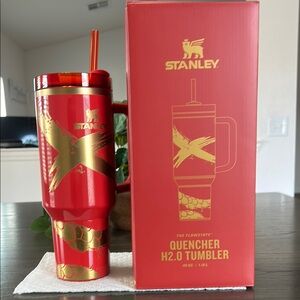 Stanley The Lunar New Year Flowstate
Quencher 40oz Tumbler Lunar Red